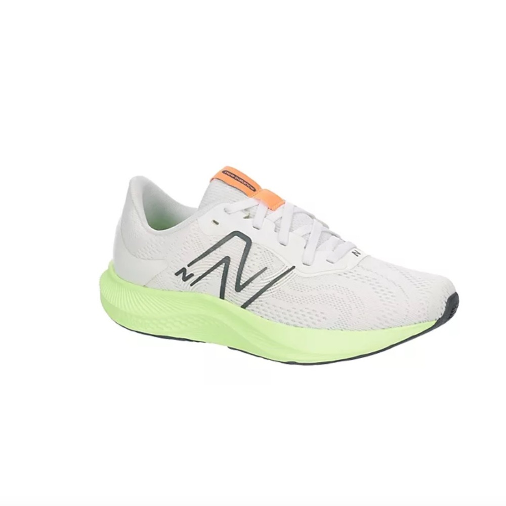 New Balance Women’s Pro Run Running shoes size 8.5 wide